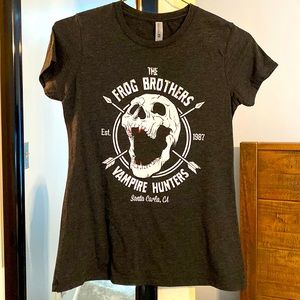 The Lost Boys - Frog Brothers Vampire Hunters Women’s tee size L, NWOT